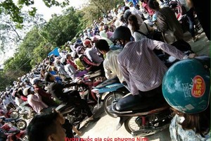 Mạng xã hội “nổ tung” với hình ảnh kín đặc người tại các khu du lịch trong dịp nghỉ lễ