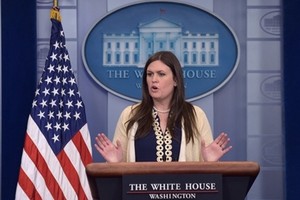Sarah Huckabee Sanders, phó thư ký báo chí Nhà Trắng, trong cuộc họp báo hôm 10/5. Ảnh: ITV