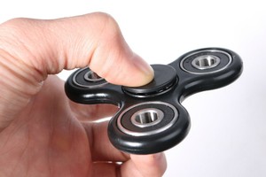 Spinner - đồ chơi đơn giản đang gây 'sốt' tại Mỹ