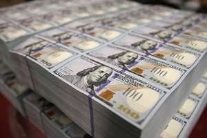 Sáng 26/5, giá vàng giảm nhẹ, tỷ giá USD bật tăng cao