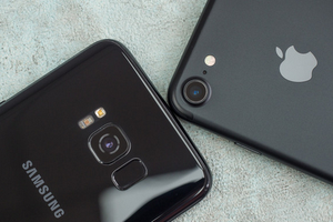 Apple và Samsung vẫn là công ty ăn nên làm ra trên thị trường smartphone.