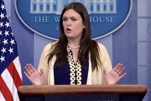 Phó thư ký báo chí Nhà Trắng Sarah Huckabee Sanders. Ảnh: AP