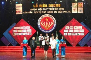 BVSC nhận giải Top 20 Thương hiệu Phát triển bền vững 2017