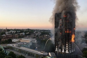 Vụ cháy chung cư lộ hố sâu giàu - nghèo trong lòng London