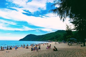 Bãi Đông - điểm đến mới nổi hút khách ở Thanh Hóa