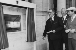 Nhìn lại 50 năm, ngày máy ATM ra đời