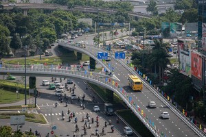 Cầu vượt vào sân bay Tân Sơn Nhất thông thoáng ngày khánh thành