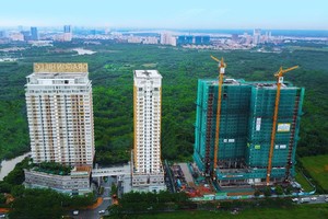 Phú Long cất nóc công trình Dragon Hill Residence and Suites 2 - Nam Sài Gòn 