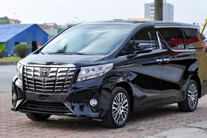 Alphard có vẻ ngoài hầm hố, khác hẵn với những mẫu xe phổ thông của Toyota.