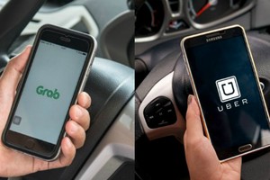 Hà Nội tuýt còi dịch vụ đi chung xe của Uber, Grab.