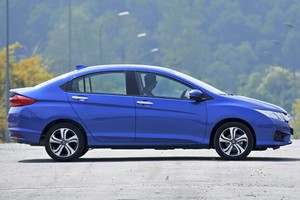 Phân khúc B có doanh số cao nhất thị trường.