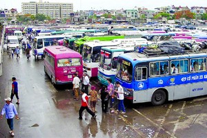 Hà Nội đang nghiên cứu lộ trình đóng cửa các bến xe nằm trong đường vành đai 3. Ảnh minh hoạ: