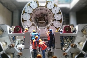 Các kỹ sư và công nhân của FECON tham gia quá trình hạ và lắp đặt máy TBM tại dự án đường sắt đô thị TP.Hồ Chí Minh tuyến số 1 đoạn Bến Thành - Suối Tiên