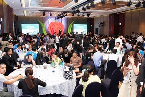 Đông đảo khách hàng đến tham dự sự kiện giới thiệu dự án nhà liên kế 2 sân vườn Rosita Garden.