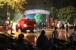 Quán karaoke bốc cháy nghi ngút trong đêm