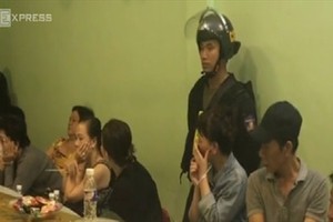 Sòng bạc ở trung tâm Sài Gòn bị trăm cảnh sát vây bắt