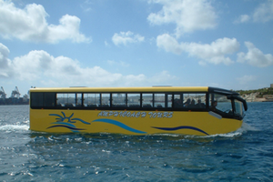 Hình minh họa cho đề xuất taxi nước Hồ Tây của liên danh đạt giải. 