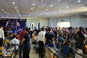 Những khách hàng đầu tiên trải nghiệm Galaxy Note8