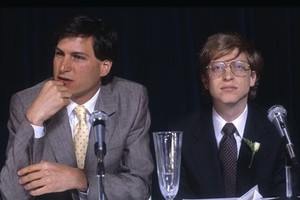 Steve Jobs và Bill Gates tại New York năm 1985. Ảnh: Mac History