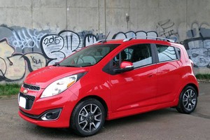 Những mẫu ôtô 300 triệu dễ chọn cho phụ nữ Việt