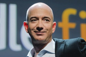 Jeff Bezos từng vượt Bill Gates làm người giàu nhất thế giới năm nay. Ảnh: Forbes