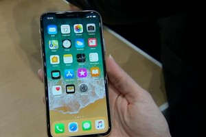 iPhone X 'đội giá' lên 1.500 USD trên eBay