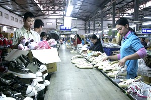 Từ thương hiệu đình đám, Giầy Thượng Đình thu hẹp hoạt động về những thị trường nhỏ hơn với một phân khúc khách hàng an toàn.