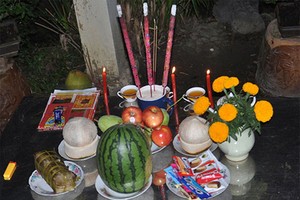 Mâm cúng ngoài trời không quá cầu kỳ. (Ảnh minh họa)