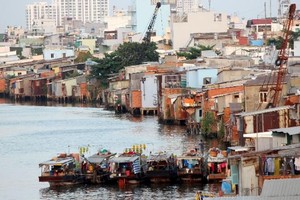 Một khu nhà ven kênh rạch quận 8, TP.HCM. Ảnh: Internet