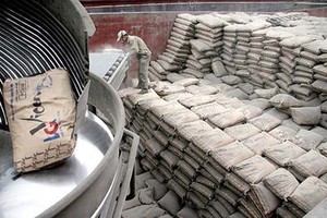Tăng sản lượng và tăng xuất khẩu, nhưng hiệu quả của ngành xi măng vẫn thấp. (Ảnh minh họa: KT)