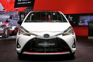 Mẫu hatchback thể thao Yaris GR Sport tại triển lãm xe hơi đang diễn ra tại Paris, Pháp. 