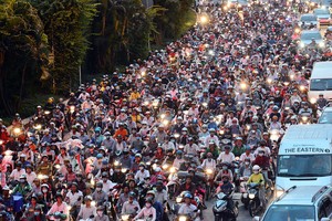 Tại Việt Nam, xe máy vẫn đóng vai trò là phương tiện đi lại chủ đạo.