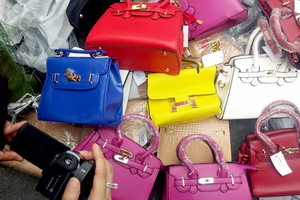 Hàng nhái, hàng giả tràn đầy chợ mạng. Ảnh minh họa. Ảnh; Internet