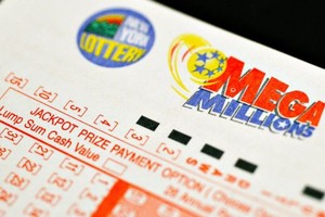 Dãy số độc đắc là 5-28-62-65-70 và số Mega Ball là 5
AFP