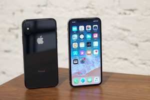 Apple tiếp tục sản xuất iPhone X khi ba mẫu iPhone mới bán chậm.