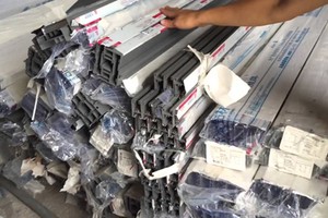 Nhôm giá rẻ Trung Quốc được nhập về Việt Nam.