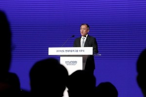 Phó chủ tịch Hyundai Motor - Chung Euisun phát biểu sáng nay. Ảnh: Reuters