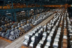 Theo Bộ Công Thương, hàng hóa nhôm Trung Quốc bán phá giá thời gian qua gây thiệt hại đáng kể cho ngành sản xuất trong nước. Ảnh: Reuters.