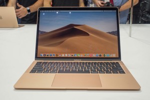 MacBook Air 2018 tân trang giá tương đương iPhone XS