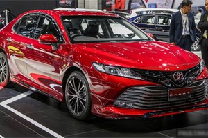 Toyota Camry TRD Sportivo với đủ mọi tùy chọn đang được giới thiệu tại triển lãm ôtô Bangkok. Ảnh: Paultan