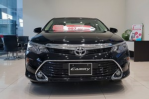 Camry 2.0 phiên bản lắp ráp tại đại lý. Ảnh: Minh Huấn.