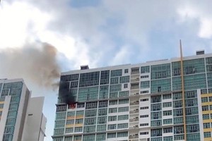 Căn hộ chung cư cao cấp ở Sài Gòn bốc cháy ngùn ngụt