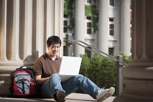 Nam sinh viên Trung Quốc trong khuôn viên một trường đại học ở Mỹ. Ảnh: VCG.