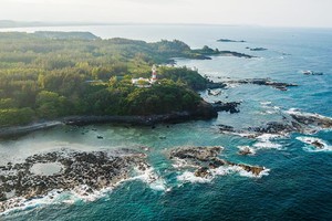 Dấu tích miệng núi lửa còn nguyên vẹn ở vùng biển gần bờ Ba Làng An, xã Bình Châu, huyện Bình Sơn (Quảng Ngãi). Ảnh: Minh Hoàng.