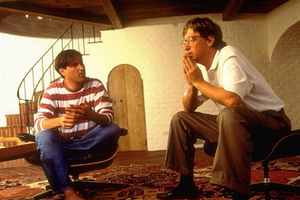 Steve Jobs (bên trái) và Bill Gates (bên phải).
