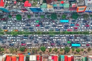 Một số tuyến đường vành đại của Hà Nội thường xuyên ùn tắc vào giờ cao điểm. Ảnh: Ngọc Thành.