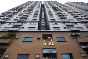 Toà nhà được xác định là xây trái phép trong dự án của tập đoàn Mường Thanh. Ảnh: Phạm Dự.