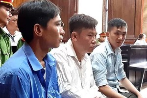 Các bị cáo tại tòa hôm nay. Ảnh: Hải Duyên.