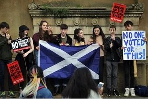 Người biểu tình tại Glasgow ngày 31/8. Ảnh: AFP.