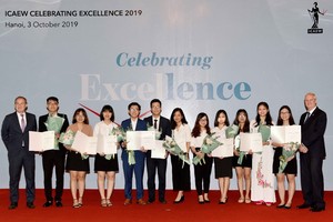 ICAEW trao chứng chỉ quốc tế về Tài chính, Kế toán và Kinh doanh cho các học viên tại Hà Nội.